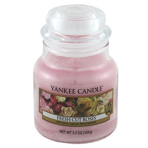 Yankee Candle Fresh Cut Roses dišeča sveča 104 g